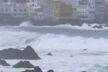 Turisti se oglušili na upozorenje o visokim valovima: Ima poginulih i ozlijeđenih