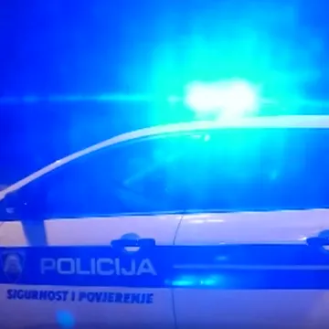 Opasna avantura u Rijeci: Mladić se popeo na vagon, udarila ga struja