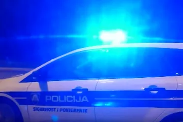 Opasna avantura u Rijeci: Mladić se popeo na vagon, udarila ga struja