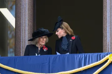 Čitač s usana otkrio što je kraljica Camilla šapnula Kate Middleton tijekom ceremonije
