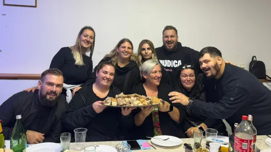 Marija iz 'Života na vagi' ugostila ekipu s janjetinom: Pogledajte tko je sve došao, a tko i zapjevao!