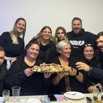 Marija iz 'Života na vagi' ugostila ekipu s janjetinom: Pogledajte tko je sve došao, a tko i zapjevao!