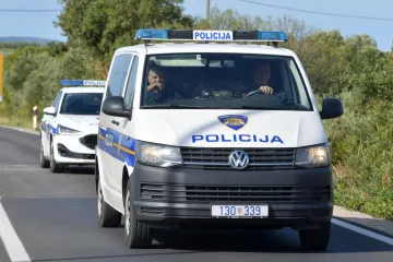 Drogirani policajac pucao po Puli pa prijetio kolegi: Pokušao je sve prikriti