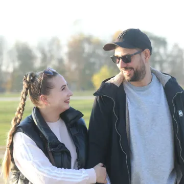 Zaljubljeni pogledi ovog romantičnog para svih su rastopili: Osmijesima nisu mogli sakriti sreću