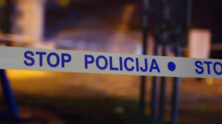 Pucao iz vatrenog oružja na obiteljsku kuću, vlasnici bili u njoj