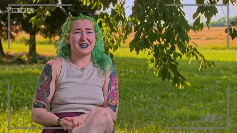 Jedan farmer kući šalje čak tri dame, ljubomornih je sve više, a na tulumu će pasti poljubac!