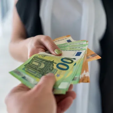 Žene ne vole pričati o novcu kao muškarci: Evo zašto osjećaju nelagodu i kako to riješiti