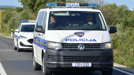 Objave na ćirilici odvele ga iza rešetaka: Policija pokucala muškarcu (50) u Vukovaru, imali su što za vidjeti