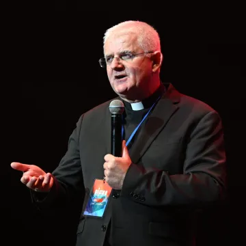 Nadbiskup Uzinić komentirao incident na Zametu: 'Je li buđenje Rijeke to što se desetak mladića obuklo u crno?