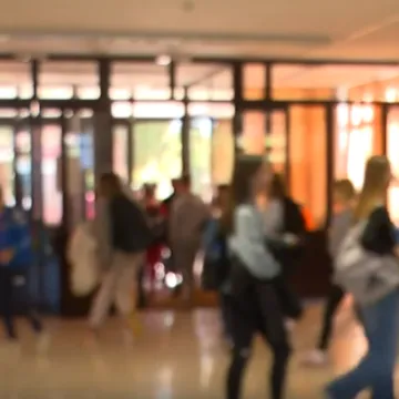 Vršnjačko nasilje sve češće: Djeca šute, a granica između škole i interneta nestaje