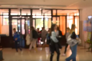 Vršnjačko nasilje sve češće: Djeca šute, a granica između škole i interneta nestaje