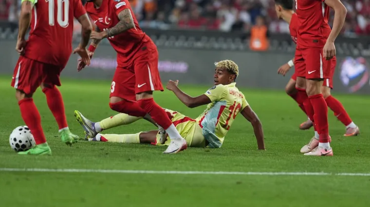 Flickov pritisak urodio plodom? Yamal napustio reprezentaciju, situacija je sumnjiva