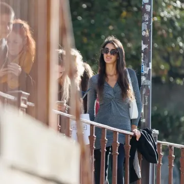 Dok su jedni gledali u brodove, ostali su se okretali za njom: Zgodna Zadranka prošetala uvalom