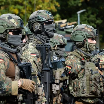 Europska država postaje vojni div, nervoza u Parizu: 'Na pola puta između budnosti i prijetnje'