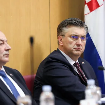 Zastupnici se vraćaju u klupe: Čeka se 'rešetanje' premijera i ministara