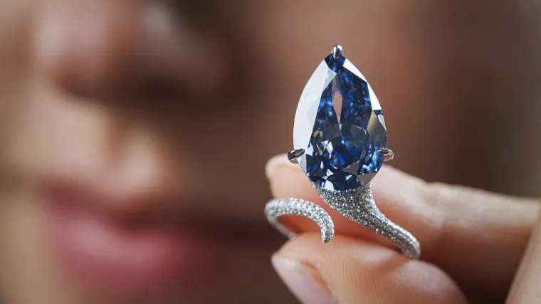 Dijamant Mellon Blue prodan za 25 milijuna dolara: 'Postao je više od iznimnog kamena'