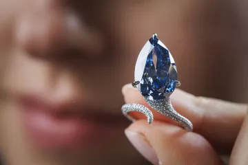 Dijamant Mellon Blue prodan za 25 milijuna dolara: 'Postao je više od iznimnog kamena'