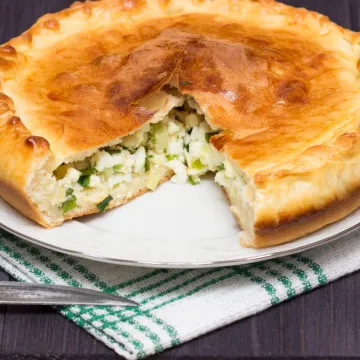 Isprobajte jednostavan recept za pitu s piletinom: Trik s dva sastojka daje savršeni okus