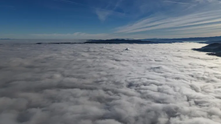 Prizori koji oduzimaju dah: Znate li koji se grad krije ispod ovih oblaka?