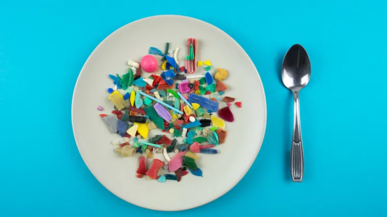 Možda to ne znate, no ponekad jedete plastiku: Ove namirnica imaju najviše mikroplastike