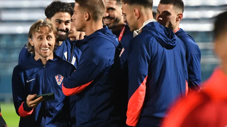 Objava HNS-a izazvala lavinu komentara: 'Ja bolje tehniciram od obojice Vatrenih!'