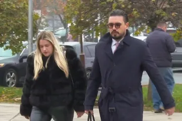 Policajka kojoj je prijetila Anna Dujić stigla na sud: Odvjetnik otkrio kako se osjeća