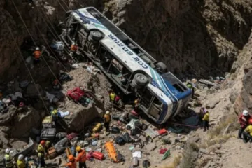 Autobus se strovalio u provaliju duboku više od 200 metara: Najmanje 37 poginulih!