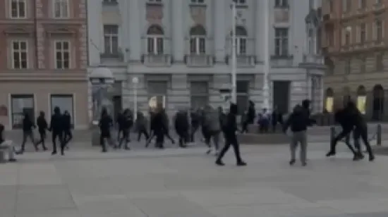 Pogledajte masovnu tučnjavu maskiranih mladića u centru Zagreba: Policija ih je brzo pronašla