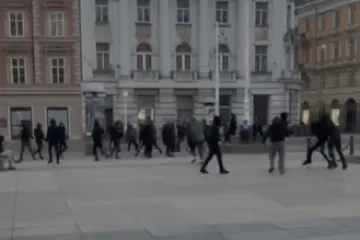 Pogledajte masovnu tučnjavu maskiranih mladića u centru Zagreba: Policija ih je brzo pronašla