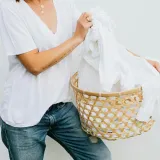 Vratite bjelinu svojoj odjeći: Tajni sastojak krije se u vašem kuhinjskom ormariću