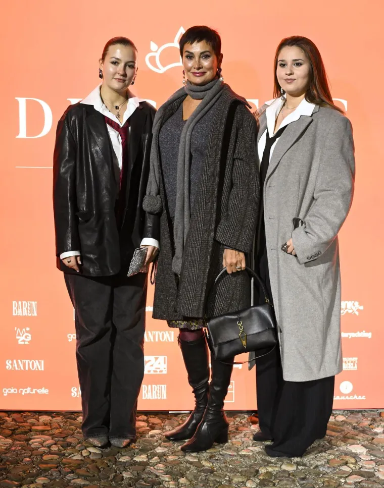 Leonarda Boban zablistala na modnoj reviji Snježane Schillinger u društvu svojih kćeri