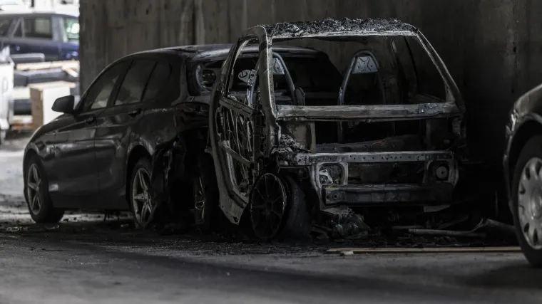 Buktinja u noći: Gorjeli automobili u Splitu, vatrogasci dojurili usred noći