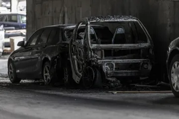Buktinja u noći: Gorjeli automobili u Splitu, vatrogasci dojurili usred noći