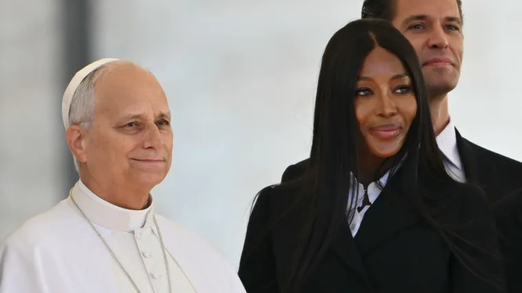 Naomi Campbell upoznala Papu: Cijeli internet bruji o poklonu, a evo o čemu je riječ