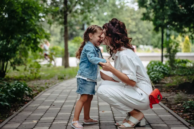Glavni znakovi da djeca odrastaju u sretnom domu: 'To se ne mjeri brojem igračaka'