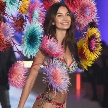 Kritizirali izgled manekenke pa im uzvratila uspjehom: Odjenula grudnjak vrijedan milijune