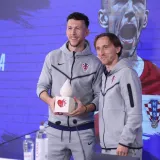 Modrić dao nagradu Perišiću: 'Luka, ja i ostali stariji igrači pokušat ćemo taj duh prenijeti na mlađe'
