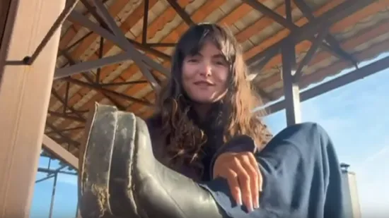 Ovo je Dora, prošla je pola Europe u štiklama, ima samo jedan cilj: 'Želim prikupiti novac...'