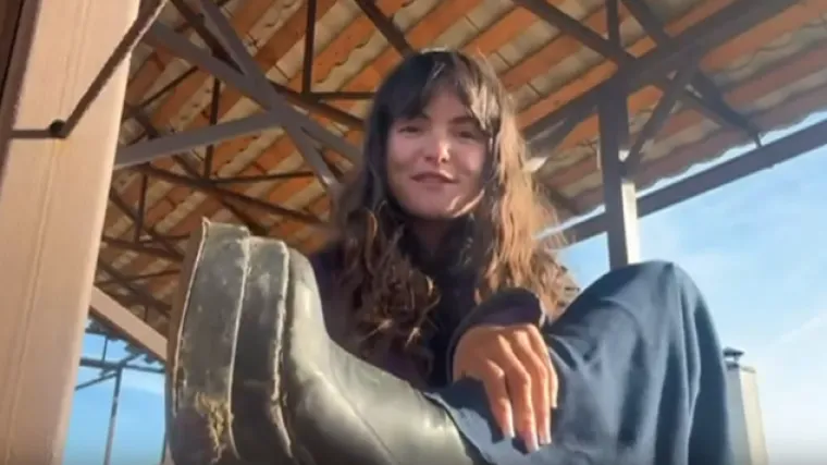 Ovo je Dora, prošla je pola Europe u štiklama, ima samo jedan cilj: 'Želim prikupiti novac...'