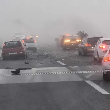 Krhotine na sve strane! Sudarila se tri automobila kod Karlovca, na terenu hitna i policija