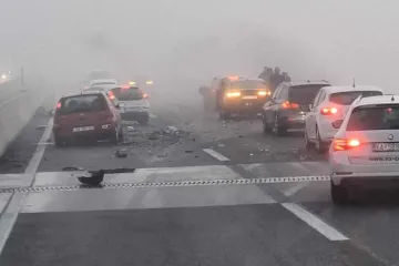 Krhotine na sve strane! Sudarila se tri automobila kod Karlovca, na terenu hitna i policija