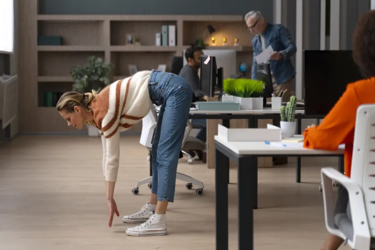 Riješite se ukočenosti u pet minuta: Ovako istezanje uklanja učinke dugog sjedenja