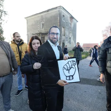 'Tomašević' iznenadio okupljene u Donjem Dragonošcu: 'Ma, je li to stvarno on došao?'