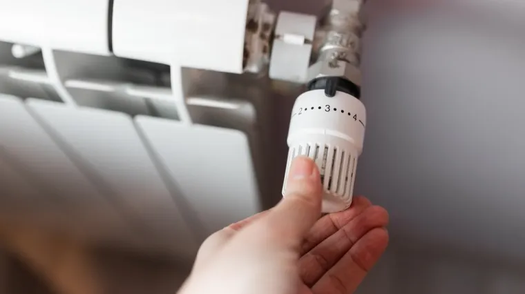 Ovo je najbolja temperatura za grijanje doma: Tako možete spriječiti štetu na cijevima