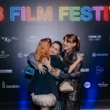 FOTO Sestre Runje iz 'Divljih pčela' privukle sve poglede na zagrebačkoj premijeri filma 'Bog neće pomoći'