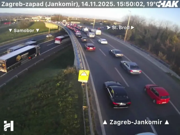 Kaos na A3: Brojne prometne nesreće, vozi se u kolonama