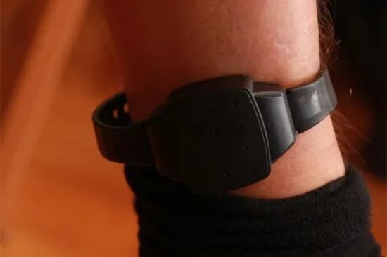 Zašto se elektronički nadzor stavlja na nogu, a ne na ruku? ' Ako se sjetimo pepeljuge...'