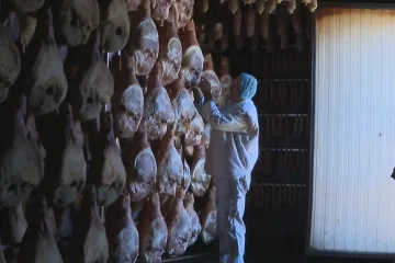 Blagdanski stol bez omiljene delicije: Hoće li pršut ove godine biti luksuz samo za bogate?