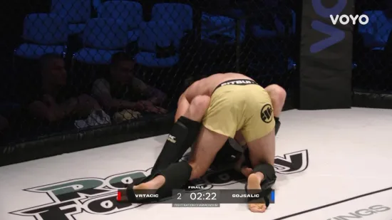 Ovo se ne viđa često: Usred meča ga uhvatio pa nosio od jednog do drugog dijela kaveza i bacio