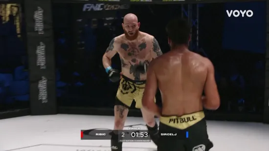 Razmahao se udarcima, ali nije uspio završiti suparnika i na kraju je izgubio